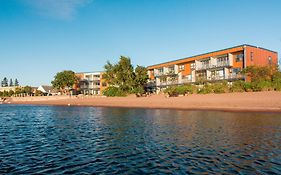 East Bay Suites Grand Marais