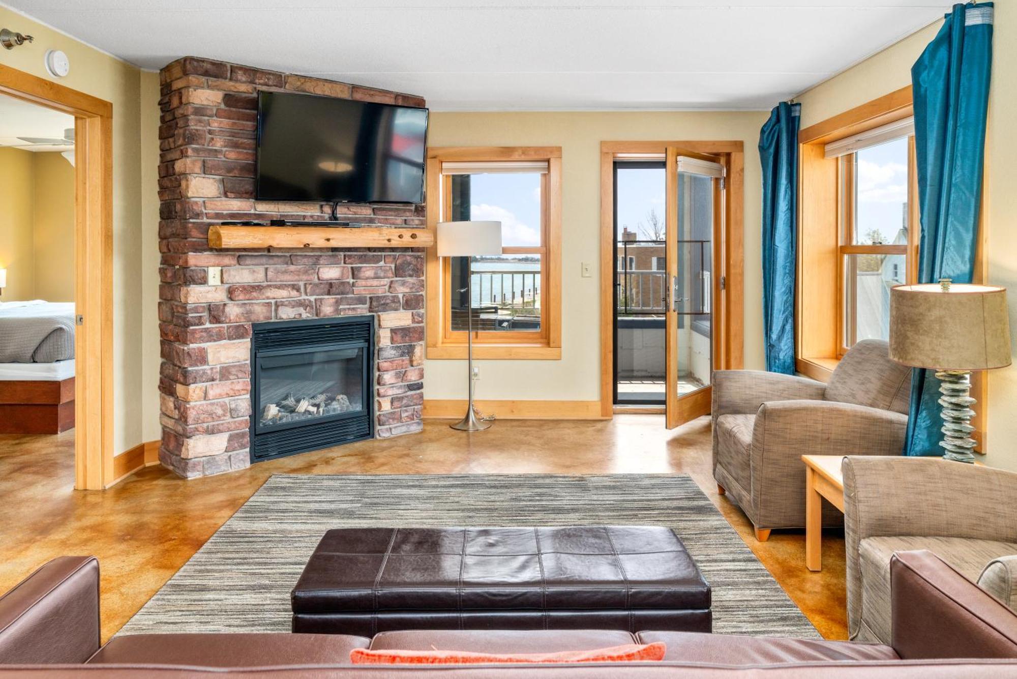 East Bay Suites Grand Marais Exterior photo