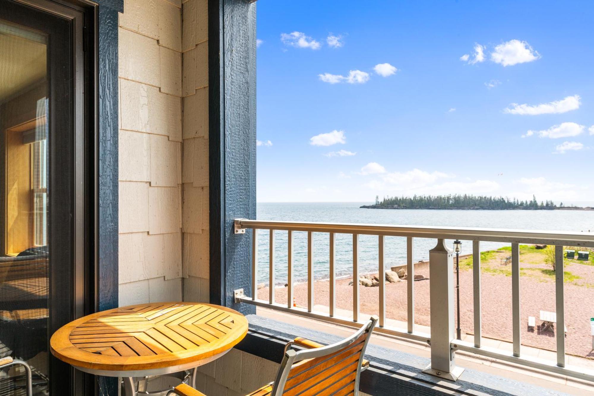 East Bay Suites Grand Marais Exterior photo