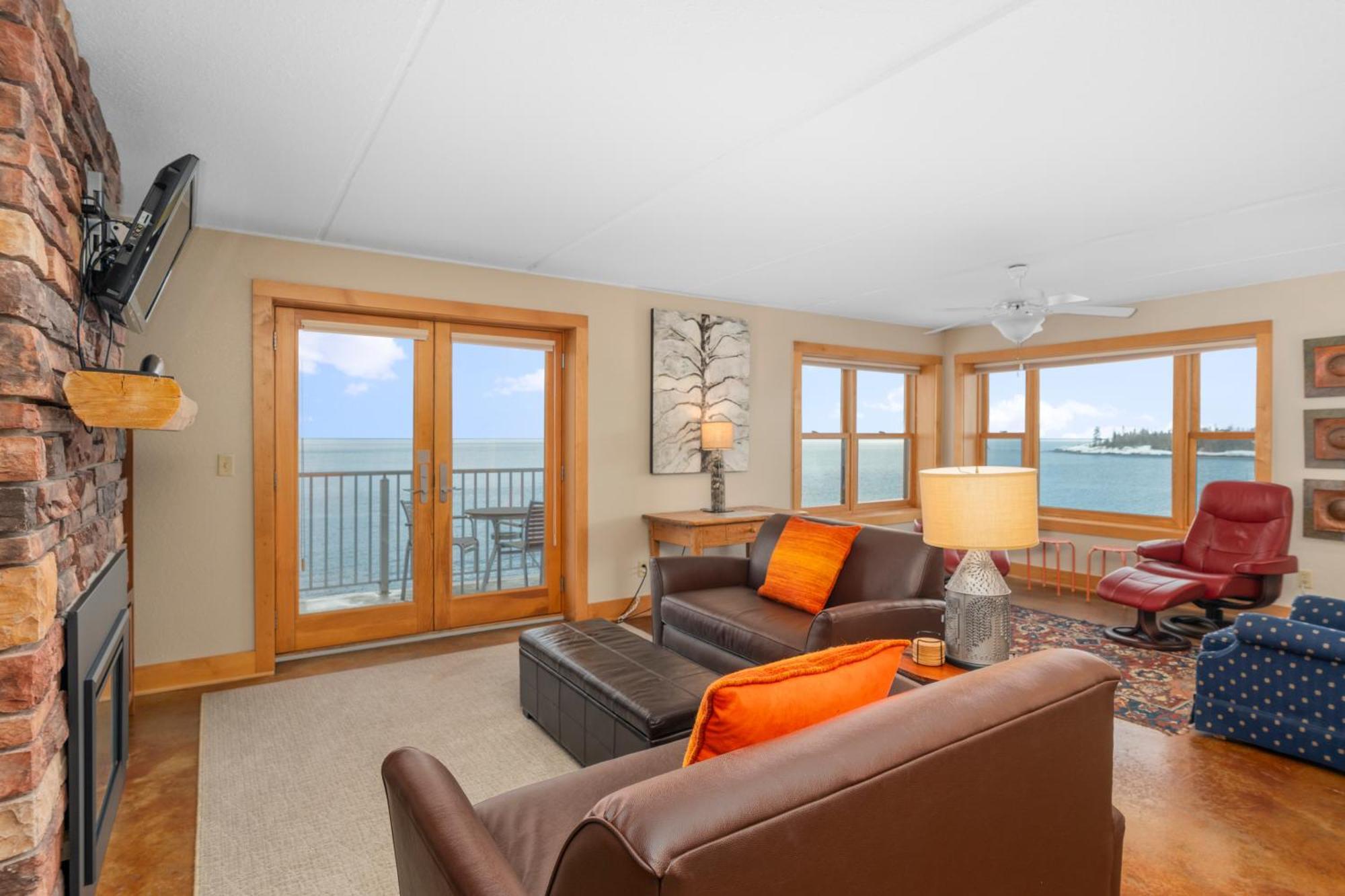 East Bay Suites Grand Marais Exterior photo