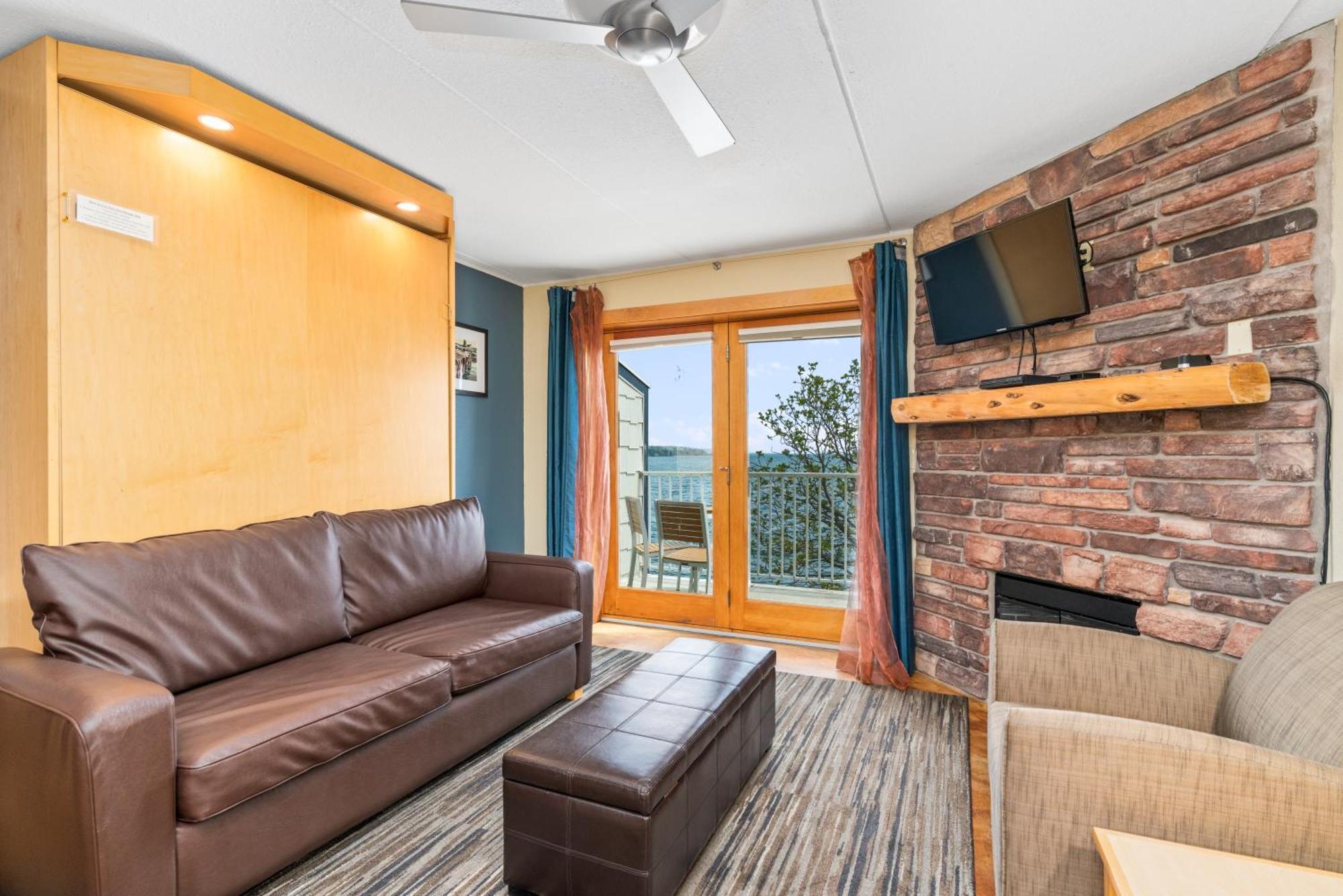 East Bay Suites Grand Marais Exterior photo